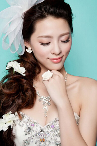 最流行的新娘发型 九款造型图让你美到极致