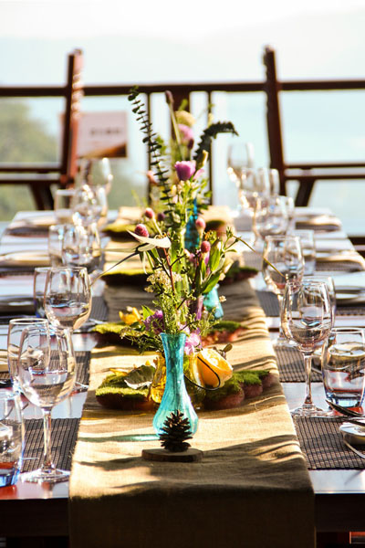 婚礼餐桌花艺设计 不同的风格搭配不同的桌花设计