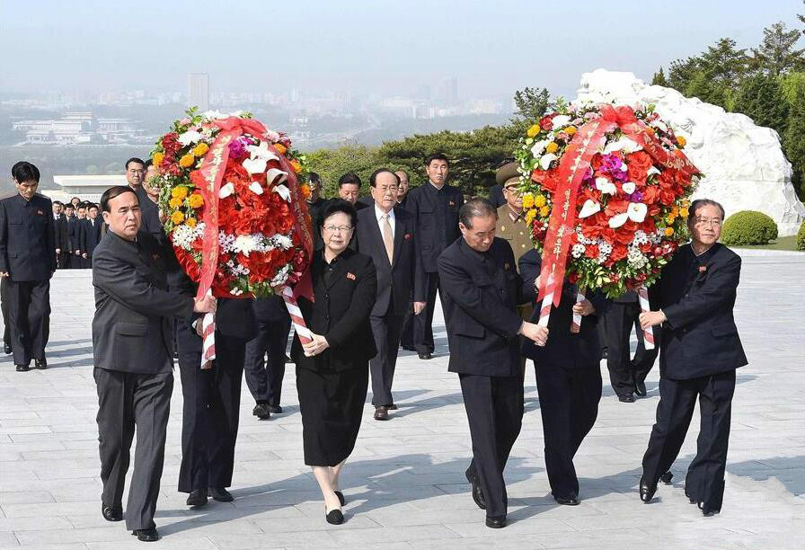 朝鲜各界向烈士陵园敬献花圈纪念朝鲜人民军建军84周年