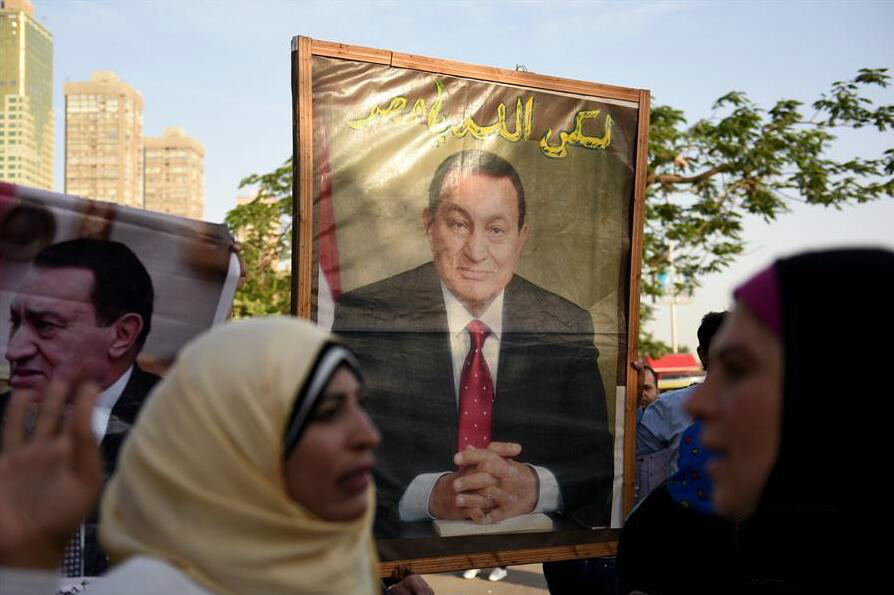穆巴拉克支持者在开罗举行集会